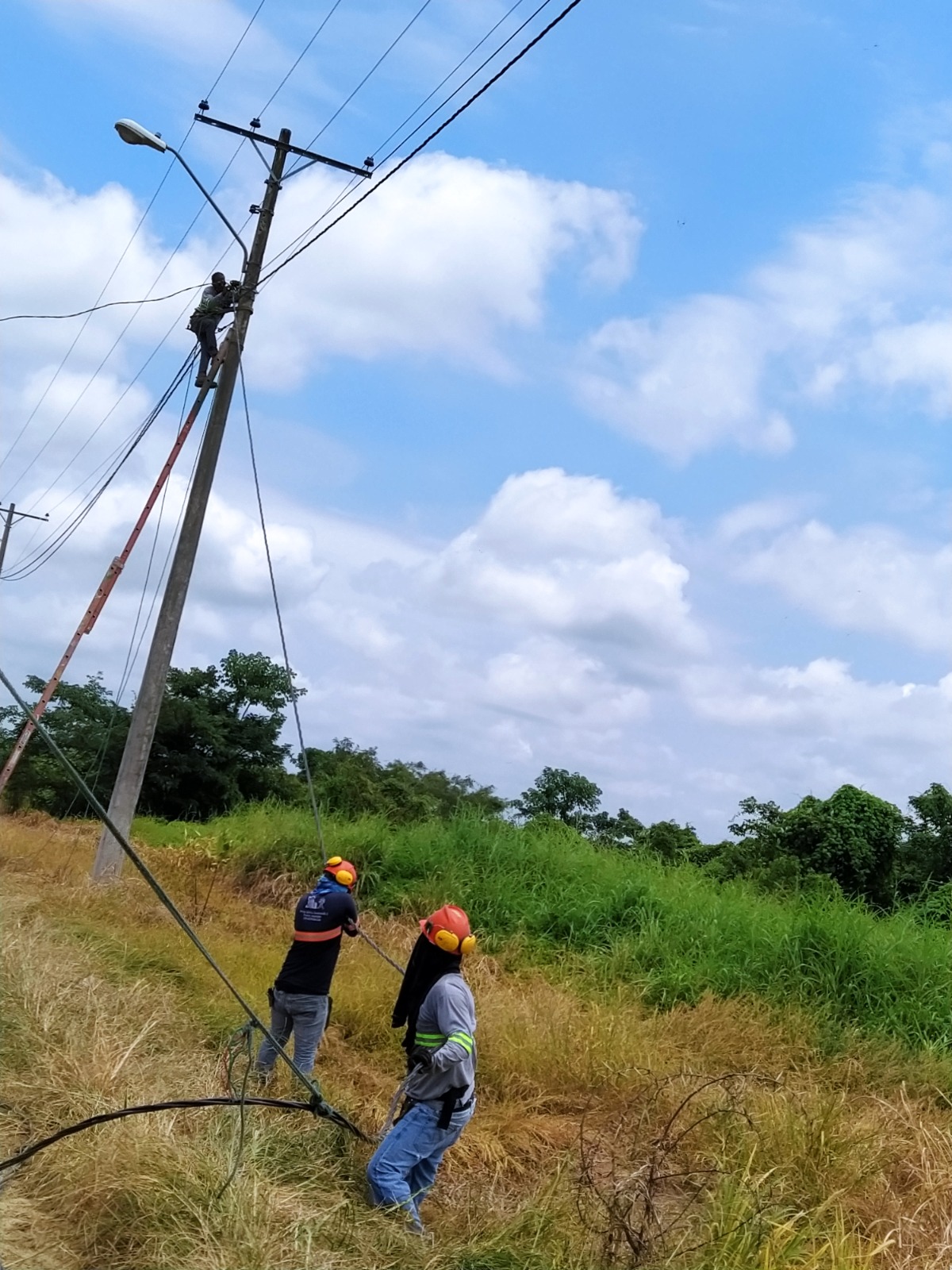 Instalación acometida 220V